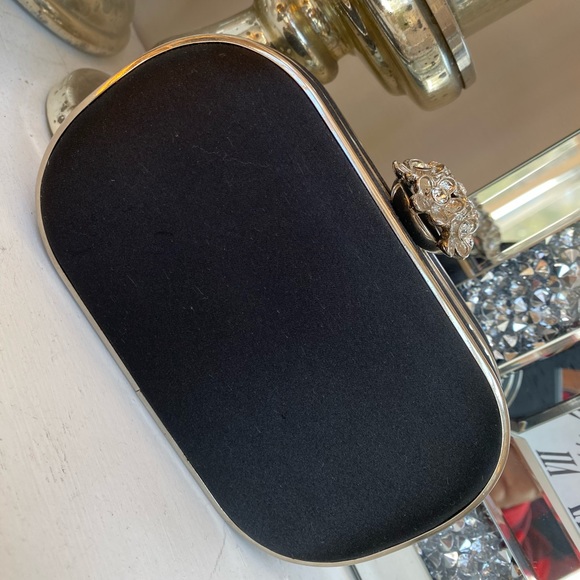 Vintage Style Hand Clutch - Picture 3 of 5